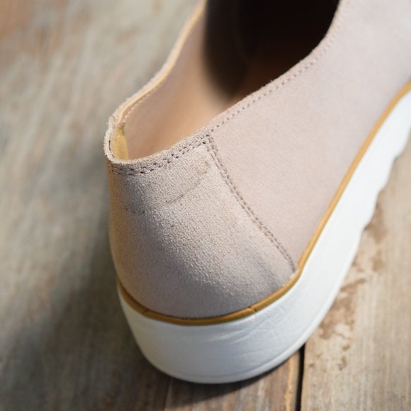 Leather Slip On Shoes | Sneaker | Size 9 Womens Shoe | Casual Shoes | Leather - Picture 8 of 11